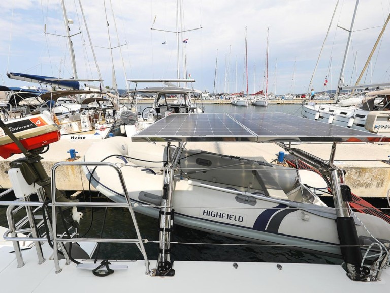 Yacht hire Pula cheap Lagoon 450 F
