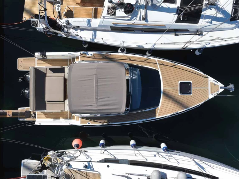 Charter a Nuva yachts  Nuva M9 Cabin in Palma de Mallorca on Samboat