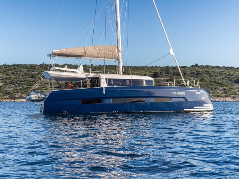 Hire Catamaran Dufour with a boat licence