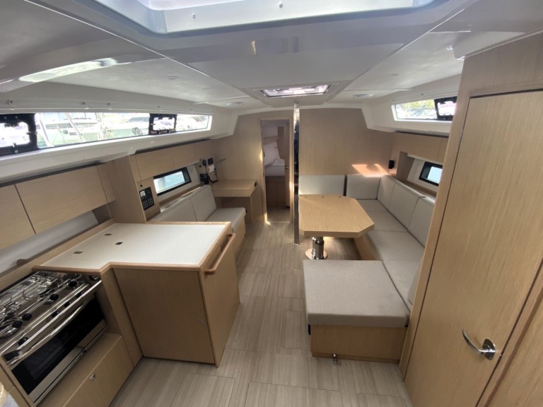 Hire Sailboat with or without skipper Bavaria Alimos