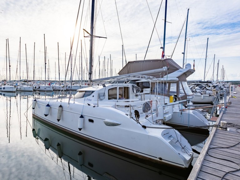 Hire Catamaran Fountaine Pajot with a boat licence