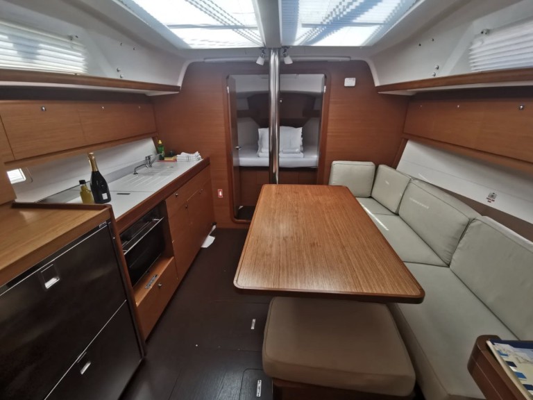 Charter a Dufour Dufour 382 Grand Large in Drage on Samboat
