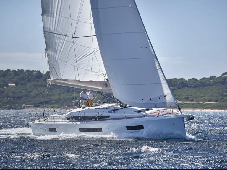 Hire a Jeanneau Sun Odyssey 440 Drage