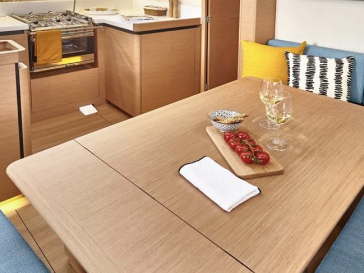 Hire a Jeanneau Sun Odyssey 490 Drage