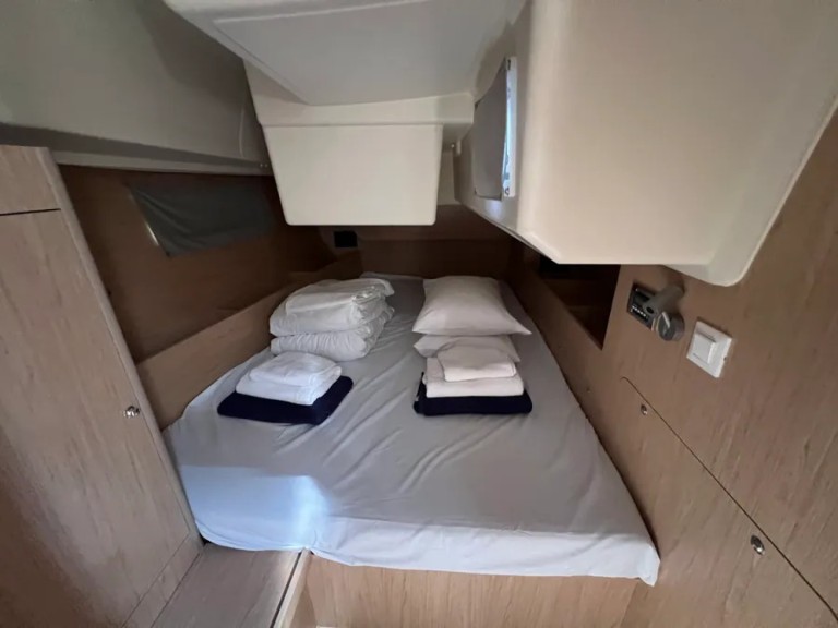 Sailboat hire in Šibenik - Bénéteau Oceanis 41.1