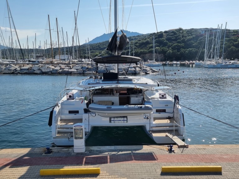 Catamaran to hire Cugnana Verde at the best price