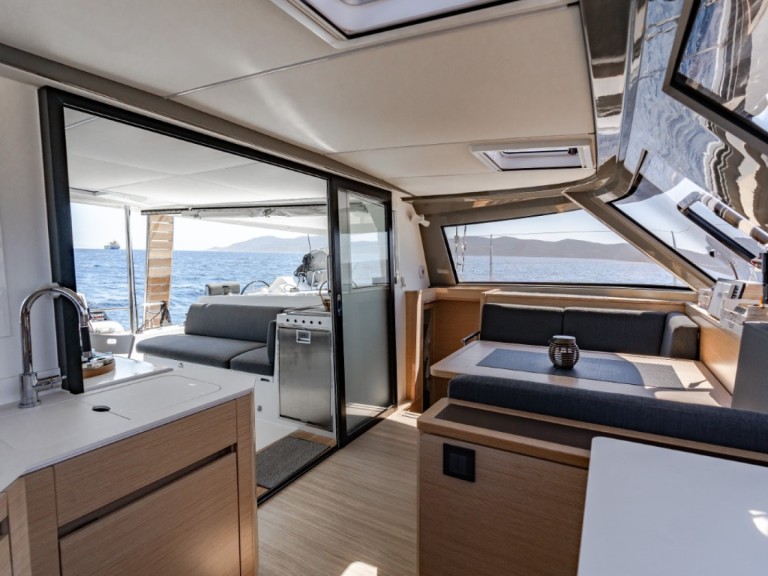 Yacht charter Lávrio - Nautitech Nautitech 40 on SamBoat