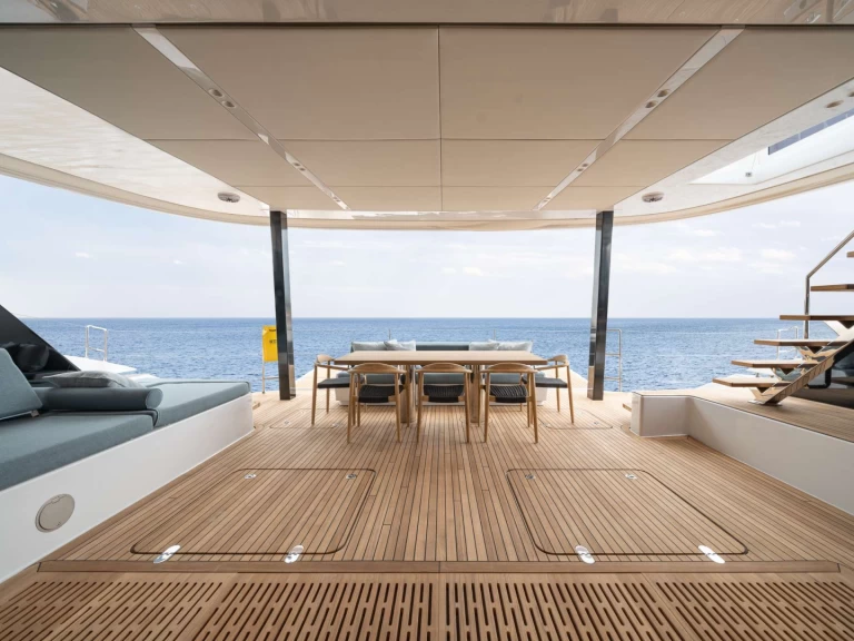 Charter a Sunreef ENTRE4 in Glossy on Samboat