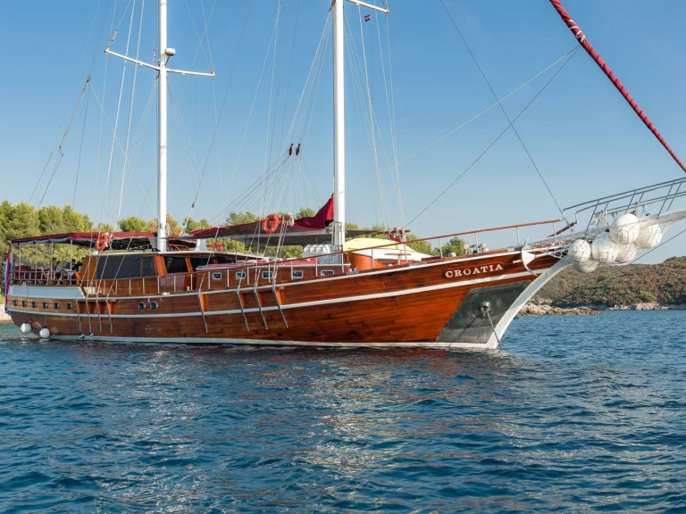 Luxury Yacht hire in Croatia - Custom Croatia