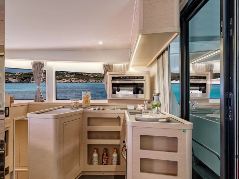 Hire Catamaran with or without skipper Lagoon Mahé