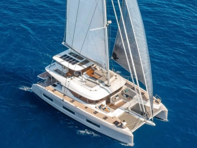Hire Catamaran Lagoon with a boat licence