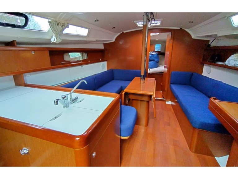 Yacht charter Saint-Quay-Portrieux - Bénéteau Oceanis 37 on SamBoat