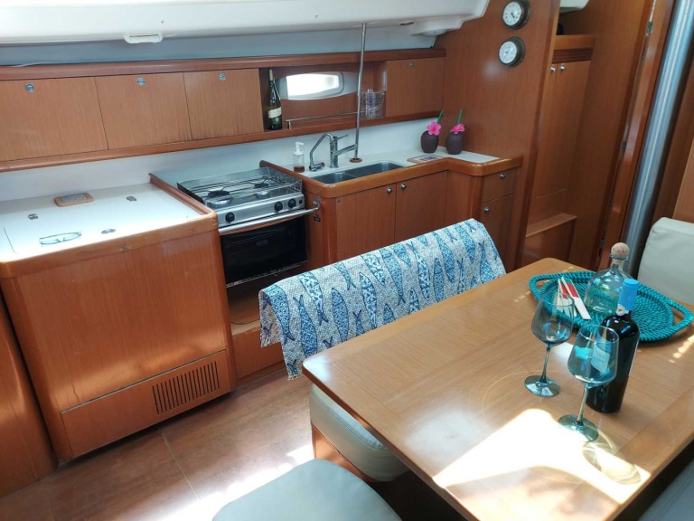Sailboat hire in Kallithea - Bénéteau Oceanis 43
