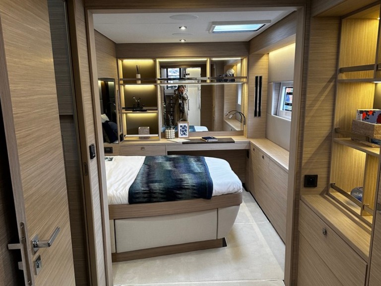 Charter a Lagoon Lagoon 60 in Castellammare di Stabia on Samboat