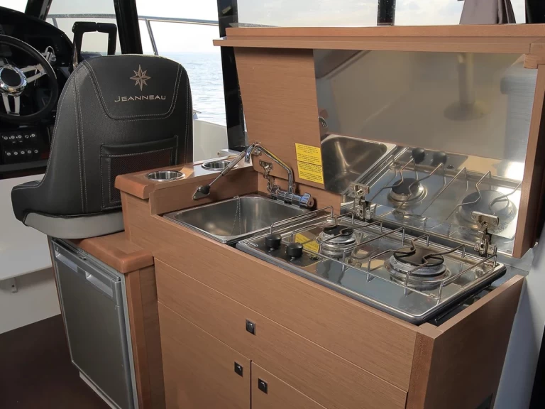 Motorboat hire in Biograd na Moru - Jeanneau Merry Fisher 895