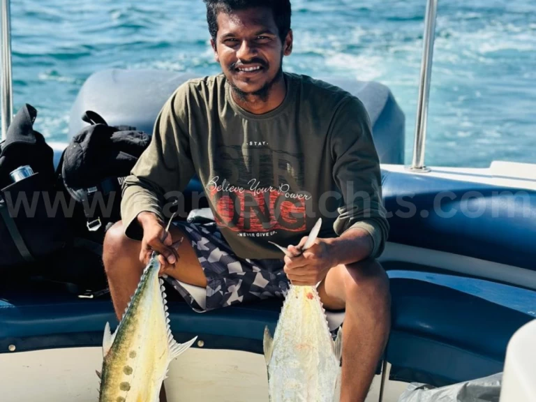 Sailboat hire in Dubai Marina - Gulf Craft IC M330