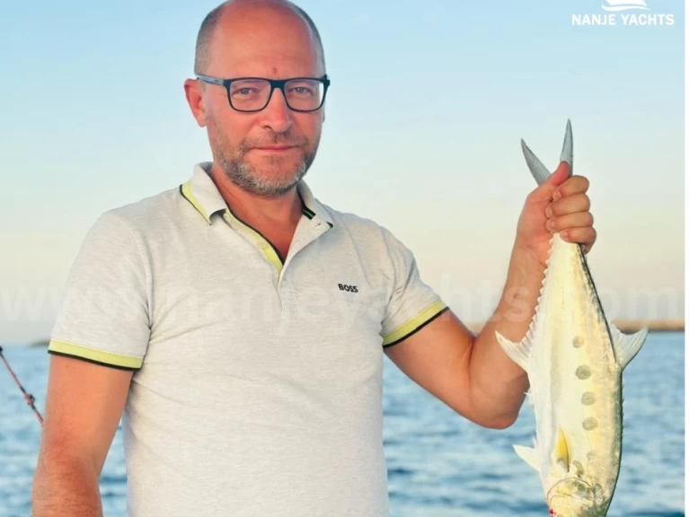 Charter a Gulf Craft IC M330 in Dubai Marina on Samboat