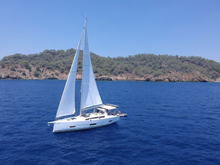 Yacht charter Turgut - Dufour Dufour 390 on SamBoat