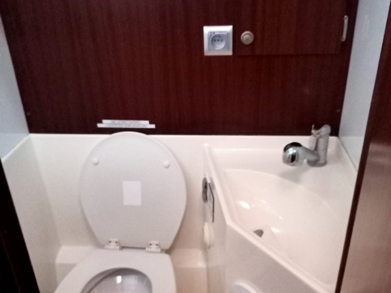 Yacht hire Gdańsk cheap Delphia 47