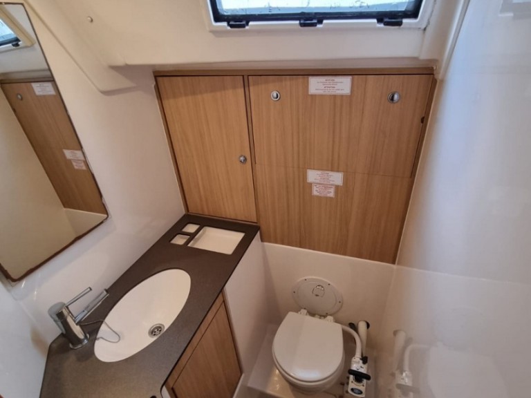 Hire Sailboat Bavaria with a boat licence