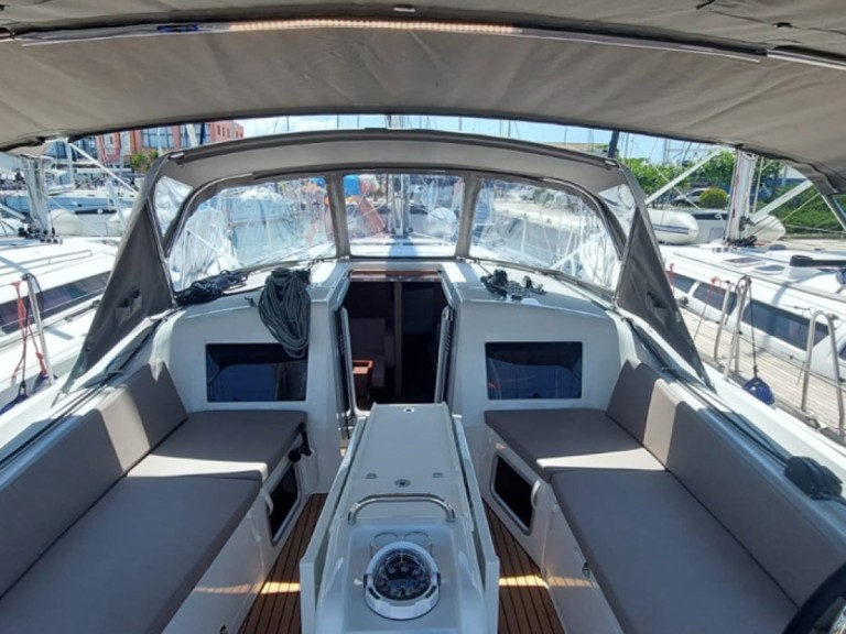 Hire a Jeanneau Sun Odyssey 410 Lefkáda