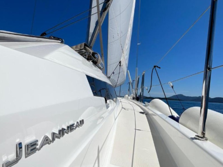 Sailboat hire in Lefkáda - Jeanneau Sun Odyssey 410