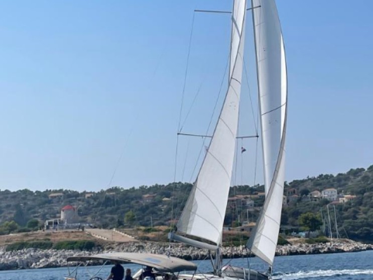 Hire Sailboat with or without skipper Jeanneau Lefkáda