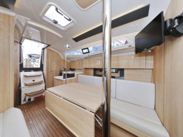 Charter a Cobra Yachts Cobra 38 in Biograd na Moru on Samboat