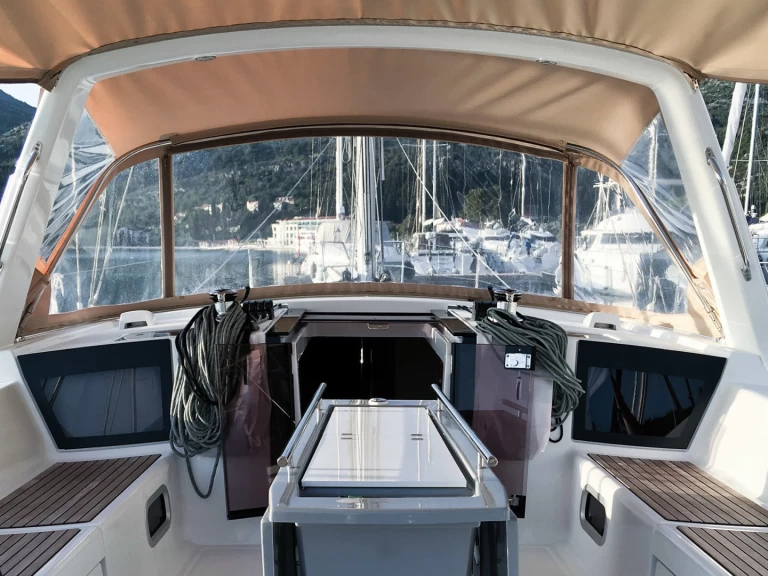 Hire Sailboat with or without skipper Bénéteau Tivat