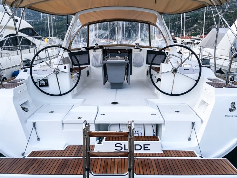 Sailboat hire in Tivat - Bénéteau Oceanis 45