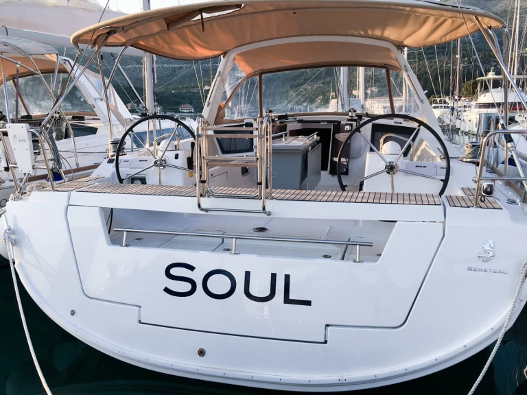 Sailboat hire in Tivat - Bénéteau Oceanis 45
