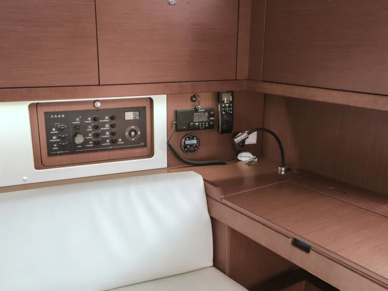 Hire a Bénéteau Oceanis 45 Tivat