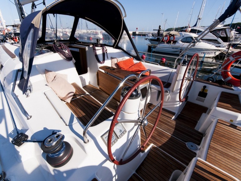Yacht hire Gdańsk cheap Sun Odyssey 39i