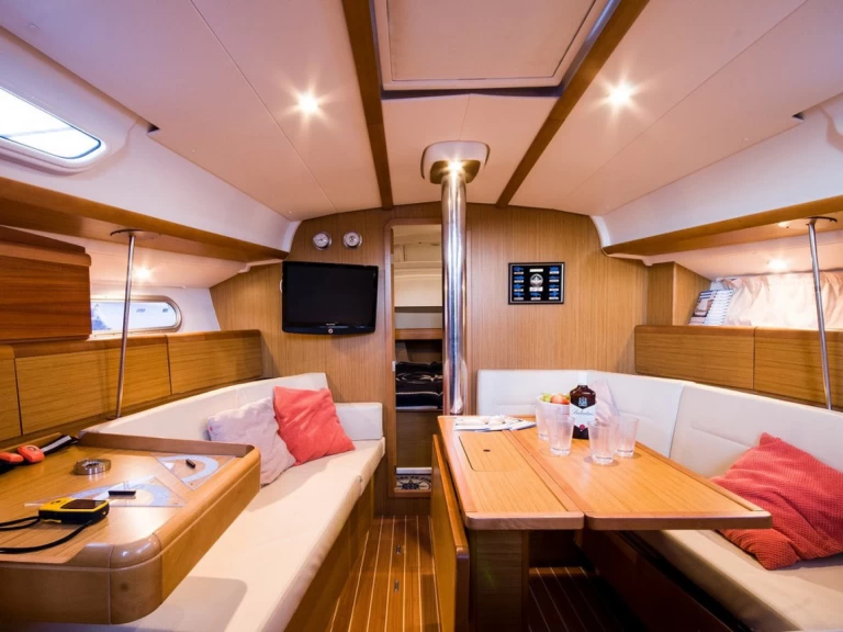 Charter a Jeanneau Sun Odyssey 39i in Gdańsk on Samboat