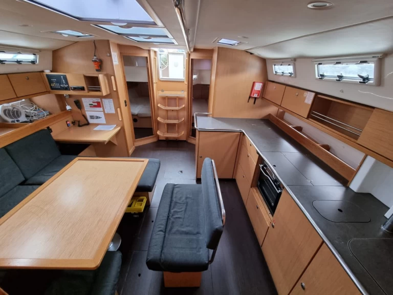 Hire Sailboat Bavaria with a boat licence