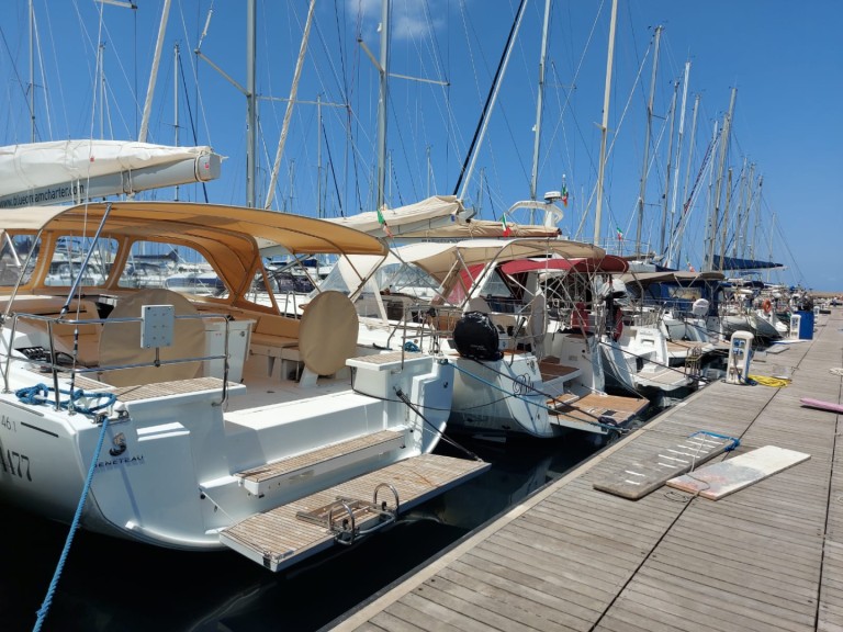 Sailboat to hire Procida at the best price