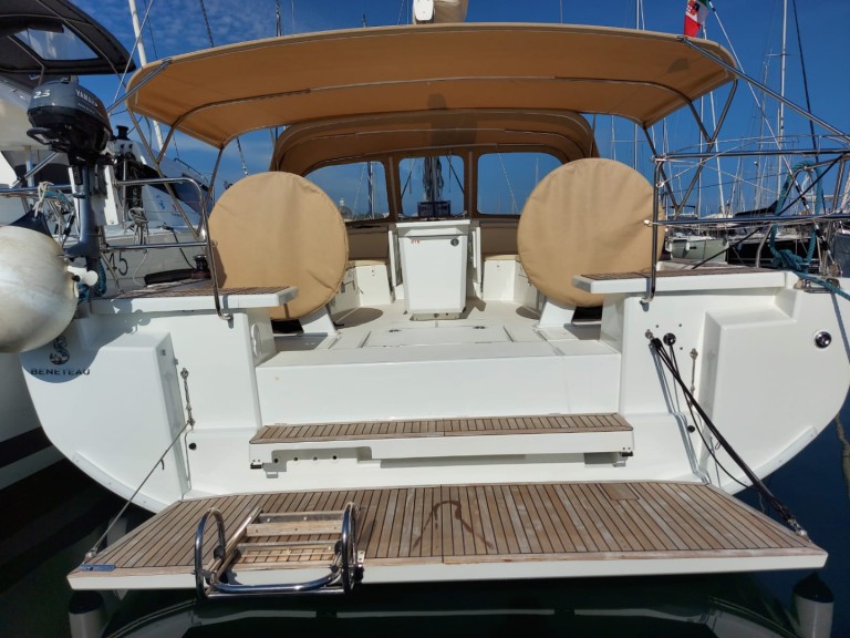 Yacht charter Procida - Bénéteau Oceanis 46 on SamBoat