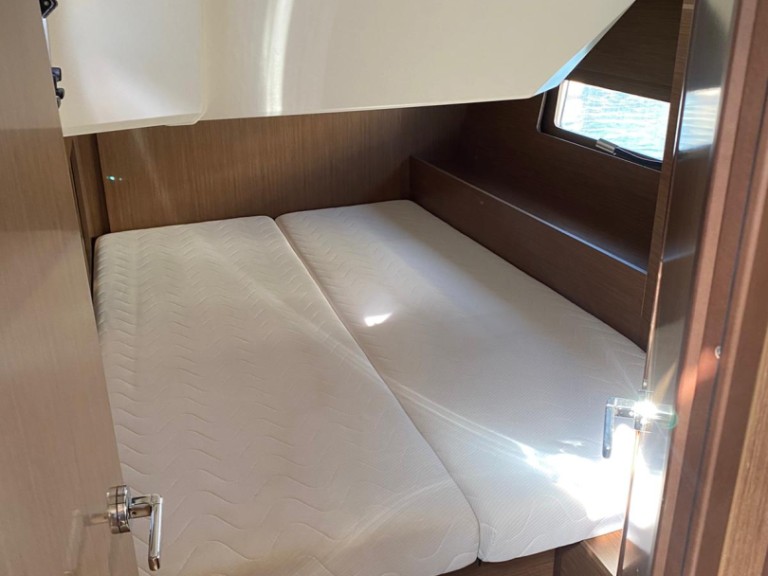 Yacht hire Procida cheap Oceanis 46