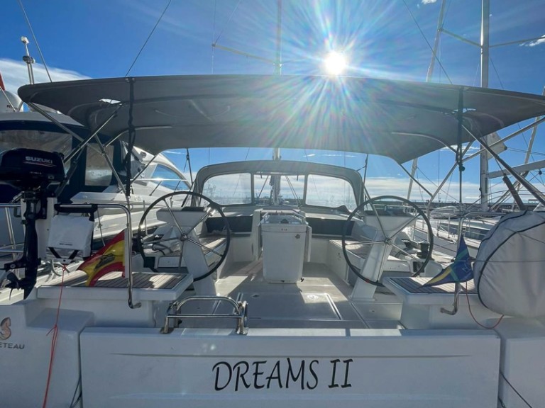 Hire Sailboat with or without skipper Bénéteau Barcelona