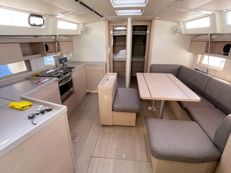 Sailboat to hire Barcelona at the best price