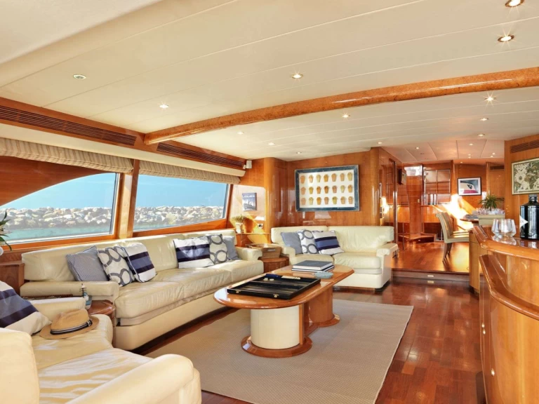 Hire Luxury Yacht Guy Couach with a boat licence