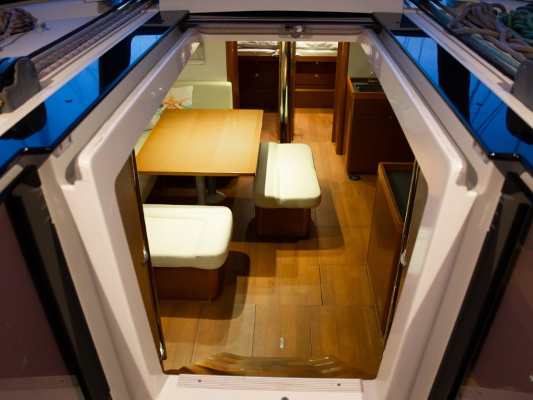 Hire Sailboat Bénéteau with a boat licence