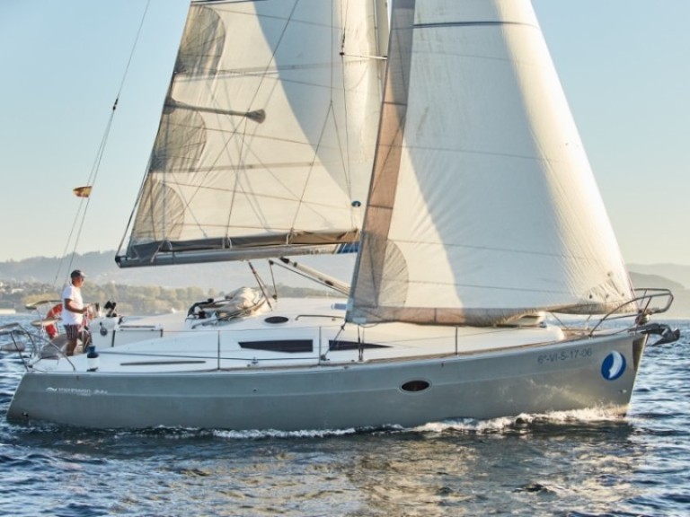 Sailboat to hire Vigo at the best price