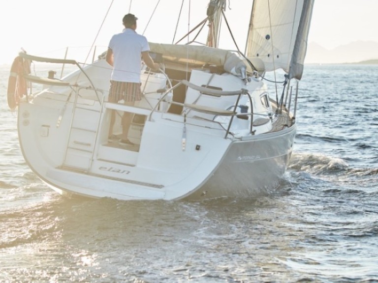 Hire Sailboat with or without skipper Elan Vigo
