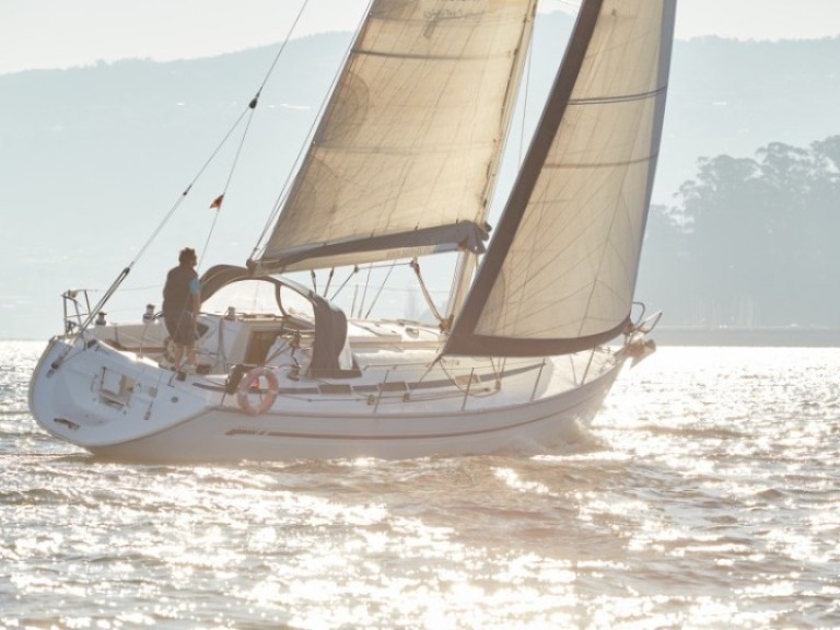 Hire a Bavaria Bavaria 38 Vigo