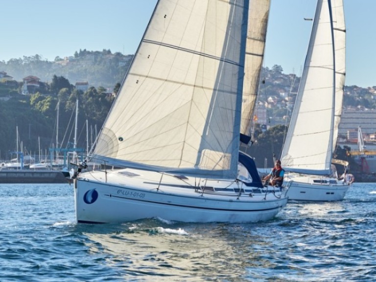 Yacht hire Vigo cheap Bavaria 38