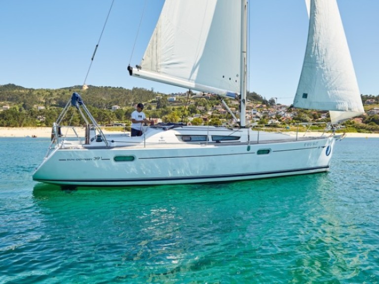 Yacht hire Vigo cheap Sun Odyssey 39i
