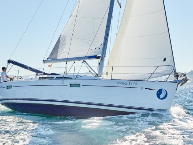 Yacht charter Vigo - Jeanneau Sun Odyssey 39i on SamBoat