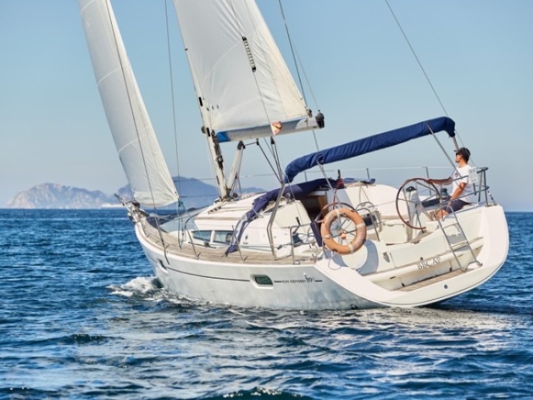 Yacht hire Vigo cheap Sun Odyssey 39i