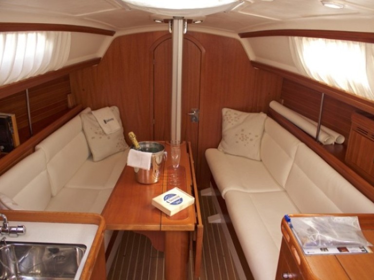 Hire Sailboat with or without skipper Elan Vigo